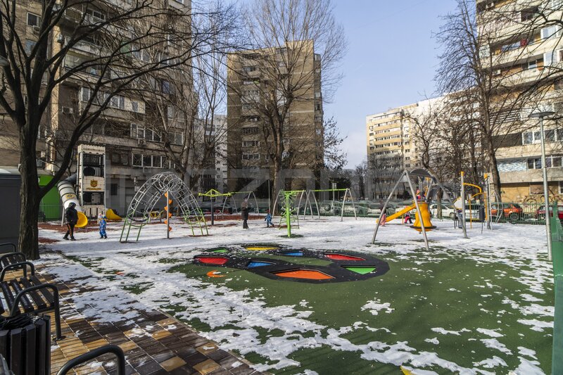 Lujerului, apartament cu 2 camere, 5 min. metrou Lujerului, decomandat, 6/10, comision 0%